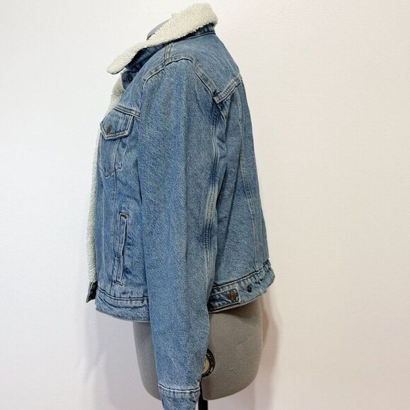 Levi's NWT SzL Slim Fit Divided Blue Original Sherpa Trucker Denim Jean Jacket - Picture 10 of 13